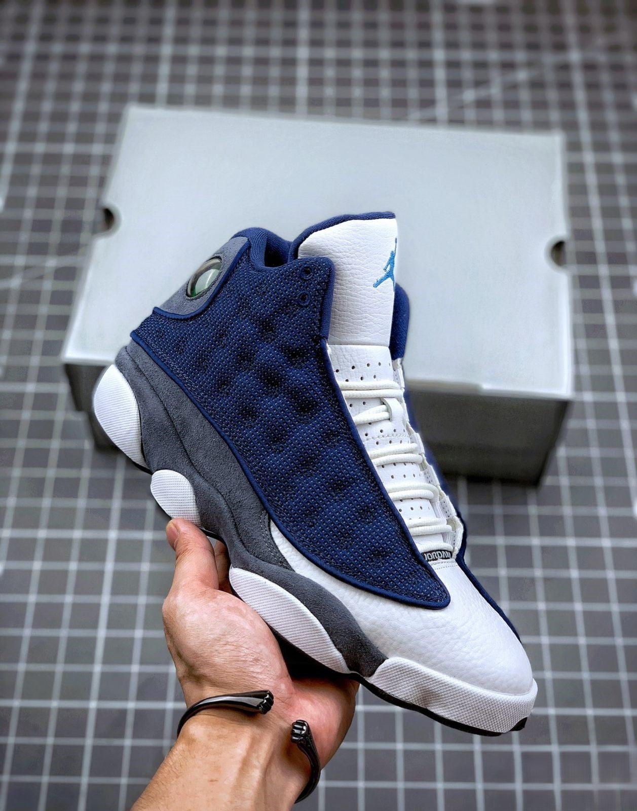 Air Jordan 13 Retro "Hyper Royal": The Stealth of the Black Cat