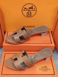 Hermès Oasis Sandal in Gold Calfskin