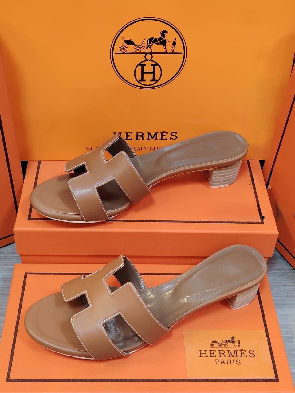 Hermès Oasis Sandal in Gold Calfskin