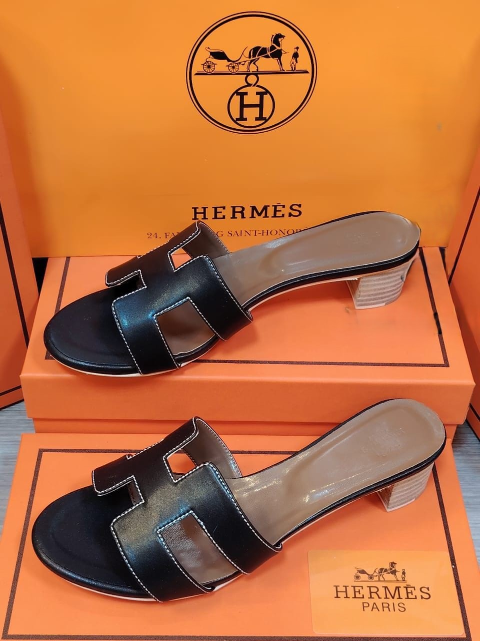 Hermès Oasis Black Leather Block Heel Sandals