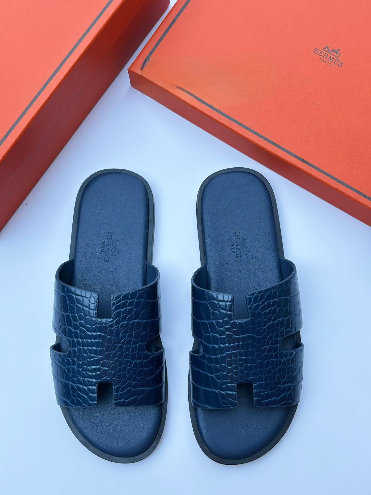 Hermès Chypre Sandal in Navy Blue Crocodile-Embossed Leather