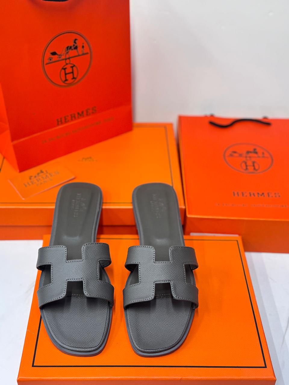 Hermès Oran Sandals in Graphite Epsom Leather – Timeless Luxury