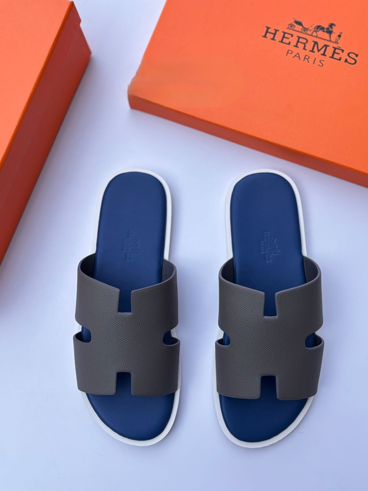 Hermès Chypre Sandal in Graphite Grey Leather and Navy Blue