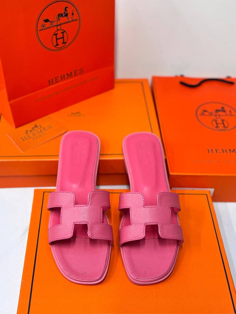 Hermès Oran Sandals – Elegant Rose Pink Epsom Leather