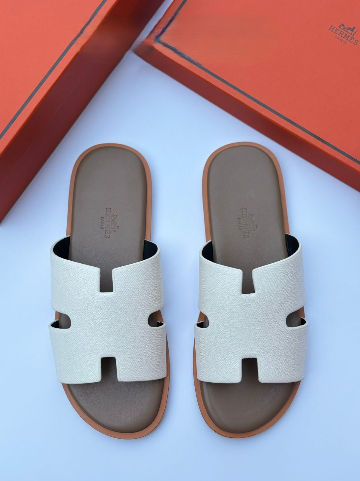 Hermès Chypre Sandal in Off-White Leather with Taupe Insole