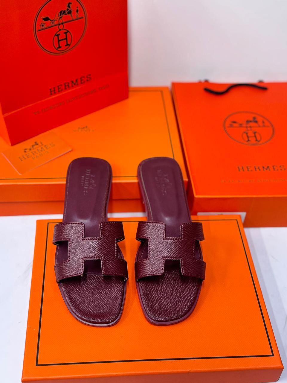 Hermès Oran Sandals – Chic Monochrome Black & Ivory Canvas Mix