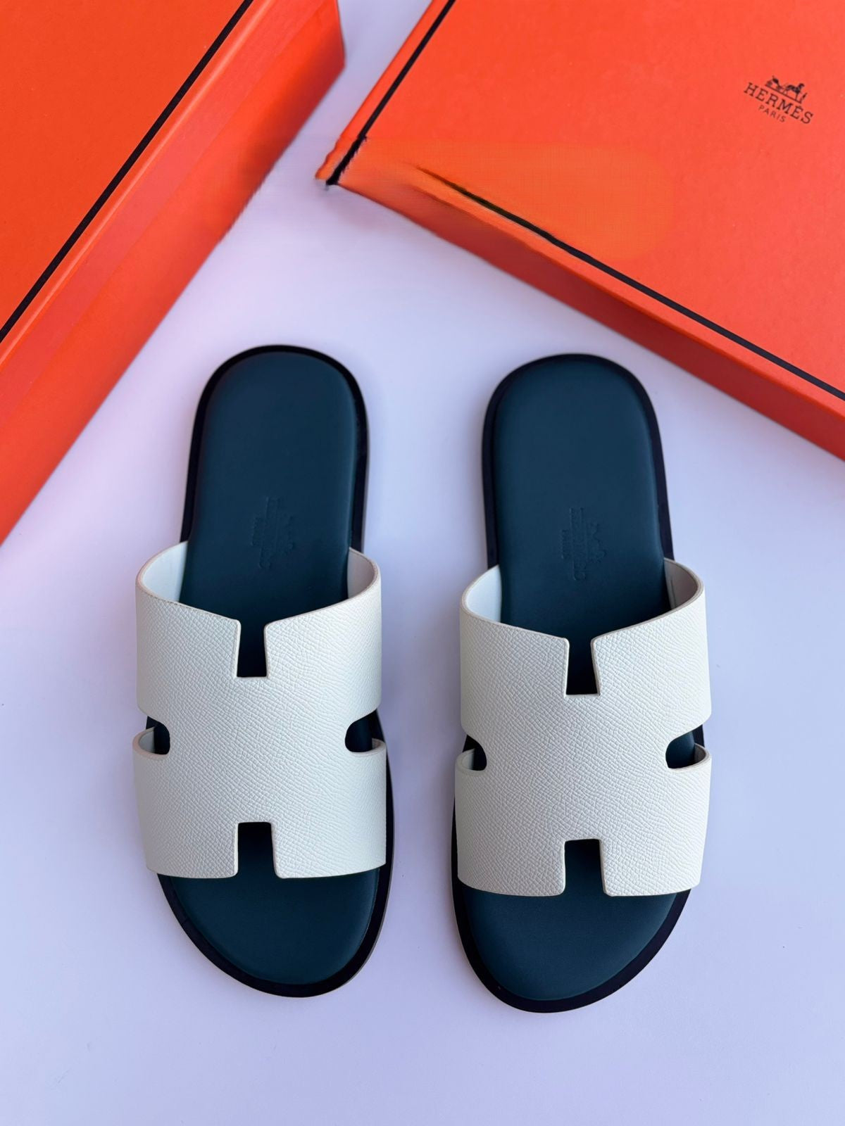 Hermès Chypre Sandal in Off-White Leather and Navy Blue