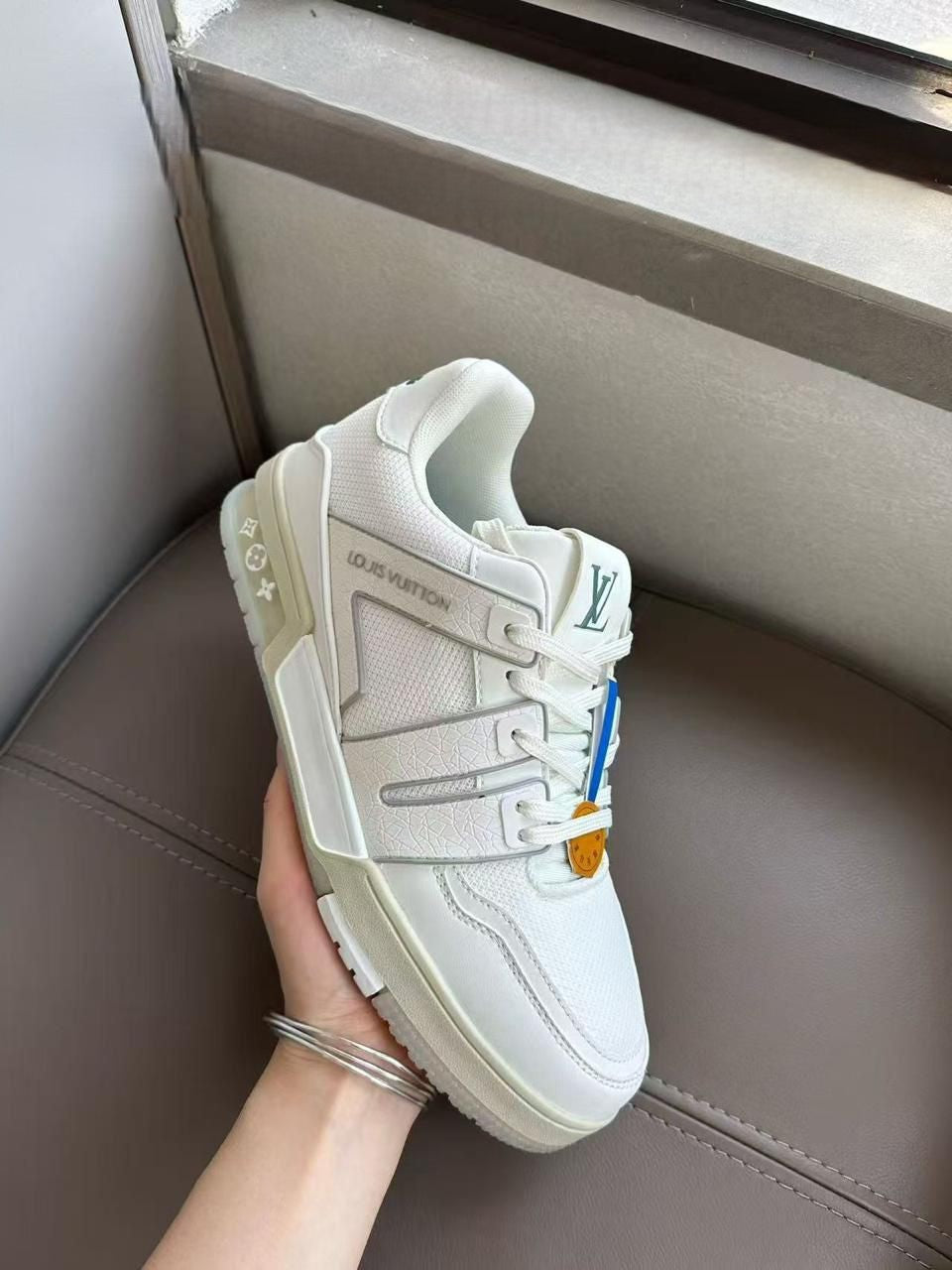 LV Trainer "Arctic White" – Pure Minimalism