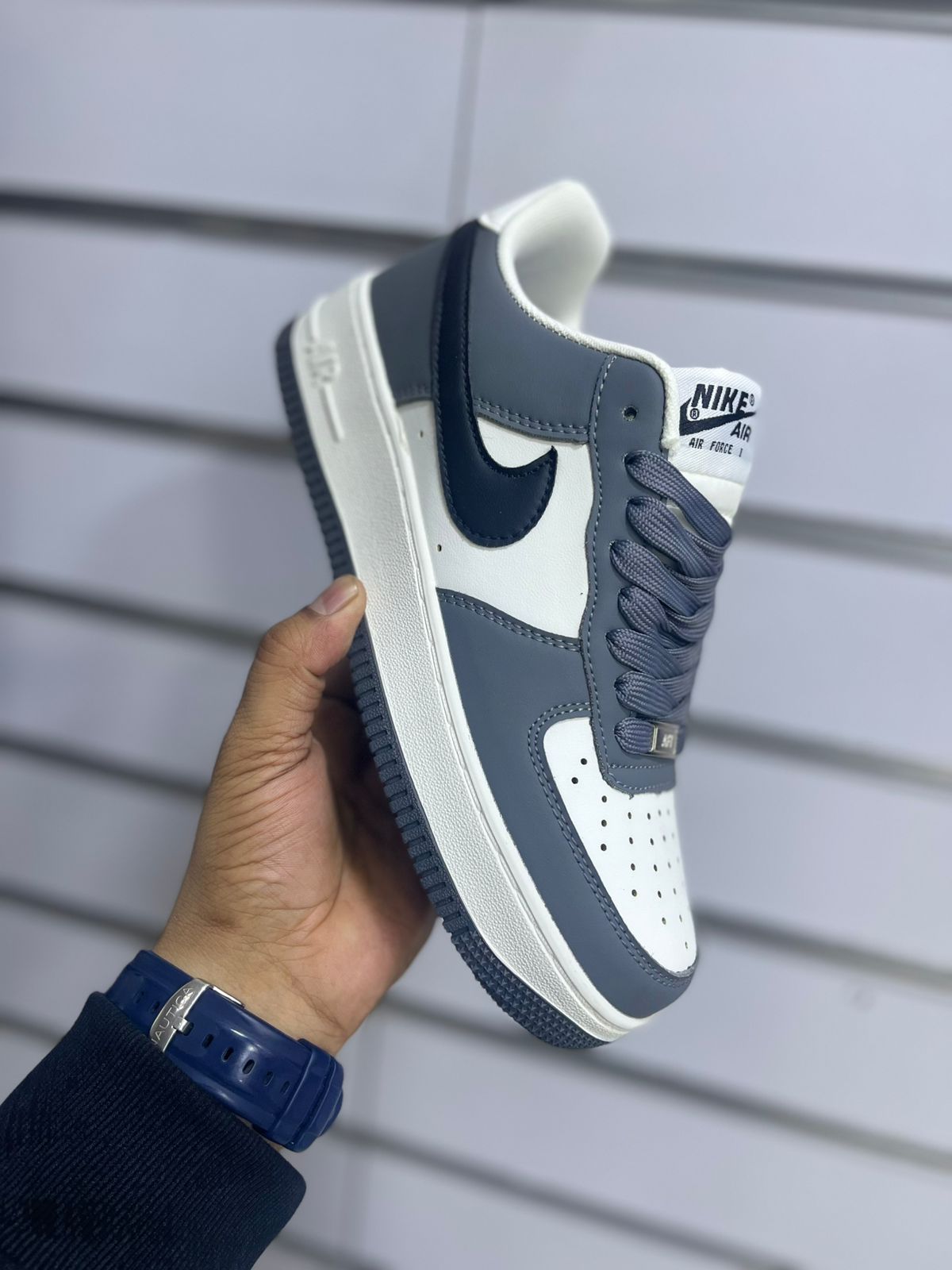 Nike Air Force 1 Low ’07 – Wolf Grey & Midnight Navy 👟